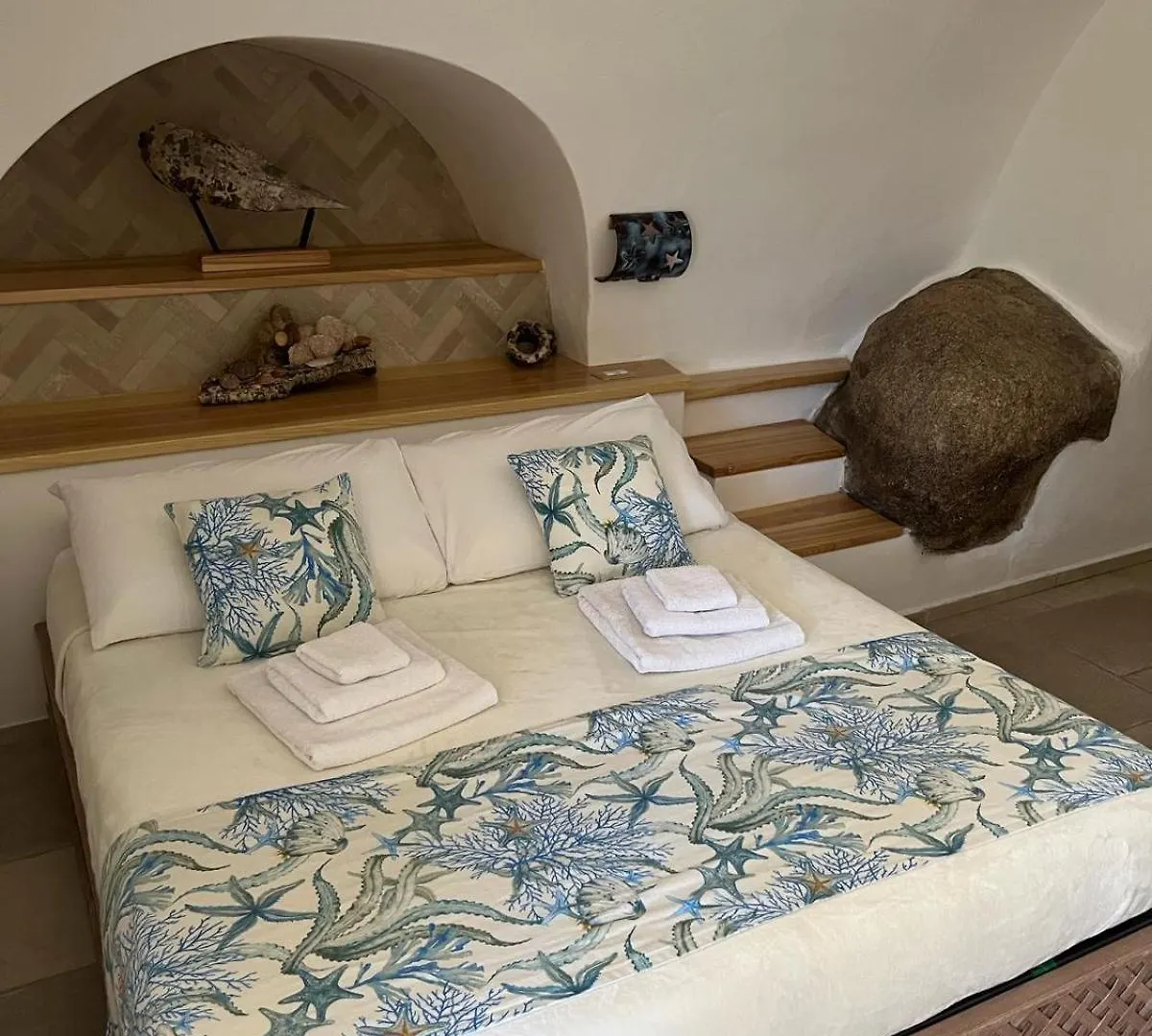 Stanza Privata Con Giardino contacts